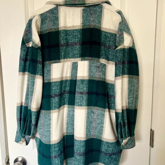 Shacket - Picture 2 of 3